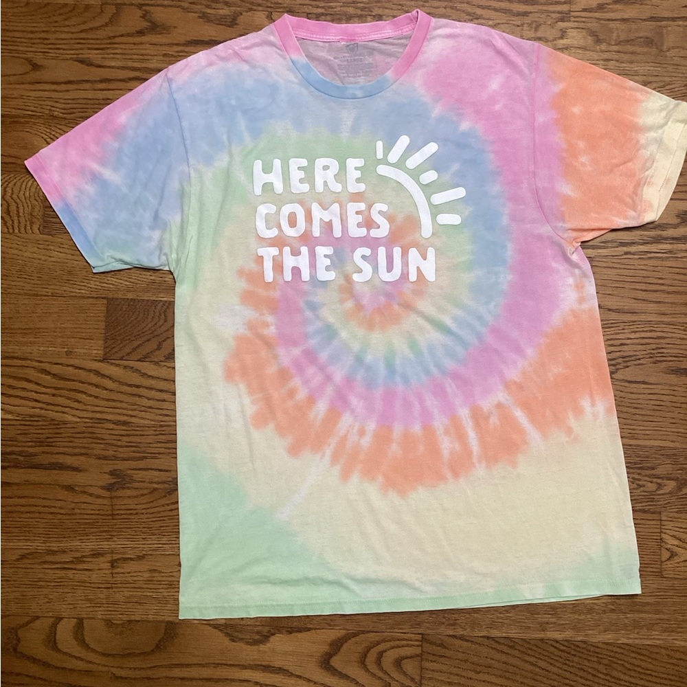 Southern Bliss tie dye crewneck T-shirt. Here comes the Sun. Size Large